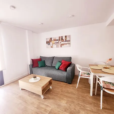 Ela شقة فوينخيرولا