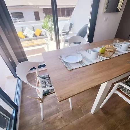 Ela פואנגירולה